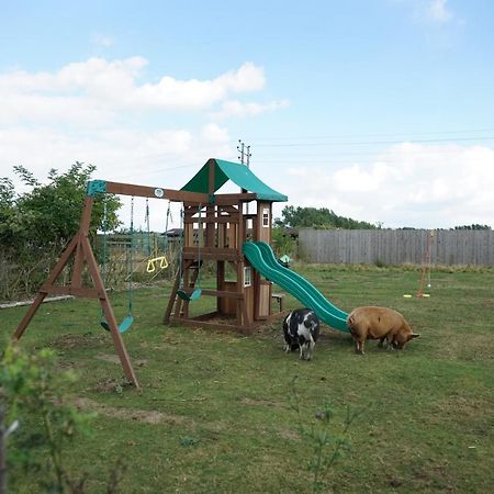 The Piggery Pod Hotel Sittingbourne Bagian luar foto