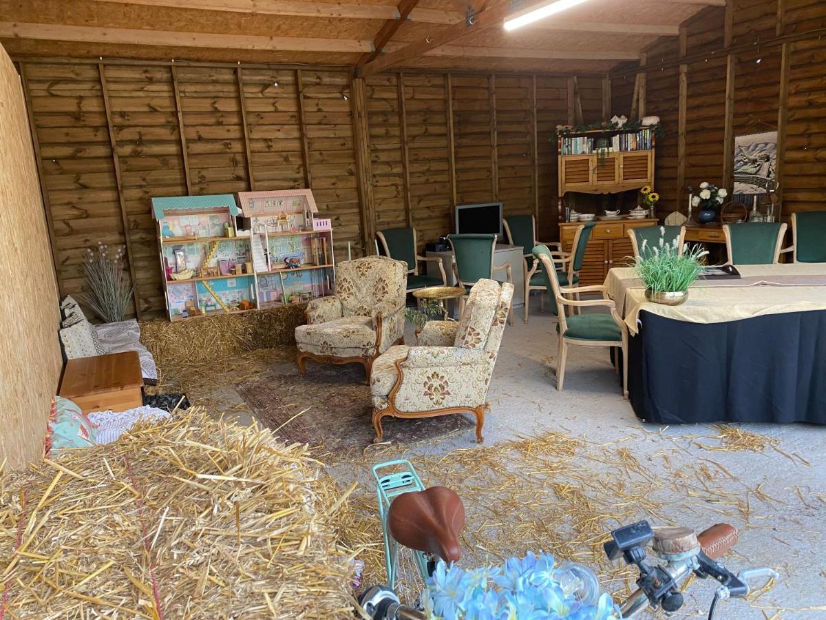 The Piggery Pod Hotel Sittingbourne Bagian luar foto