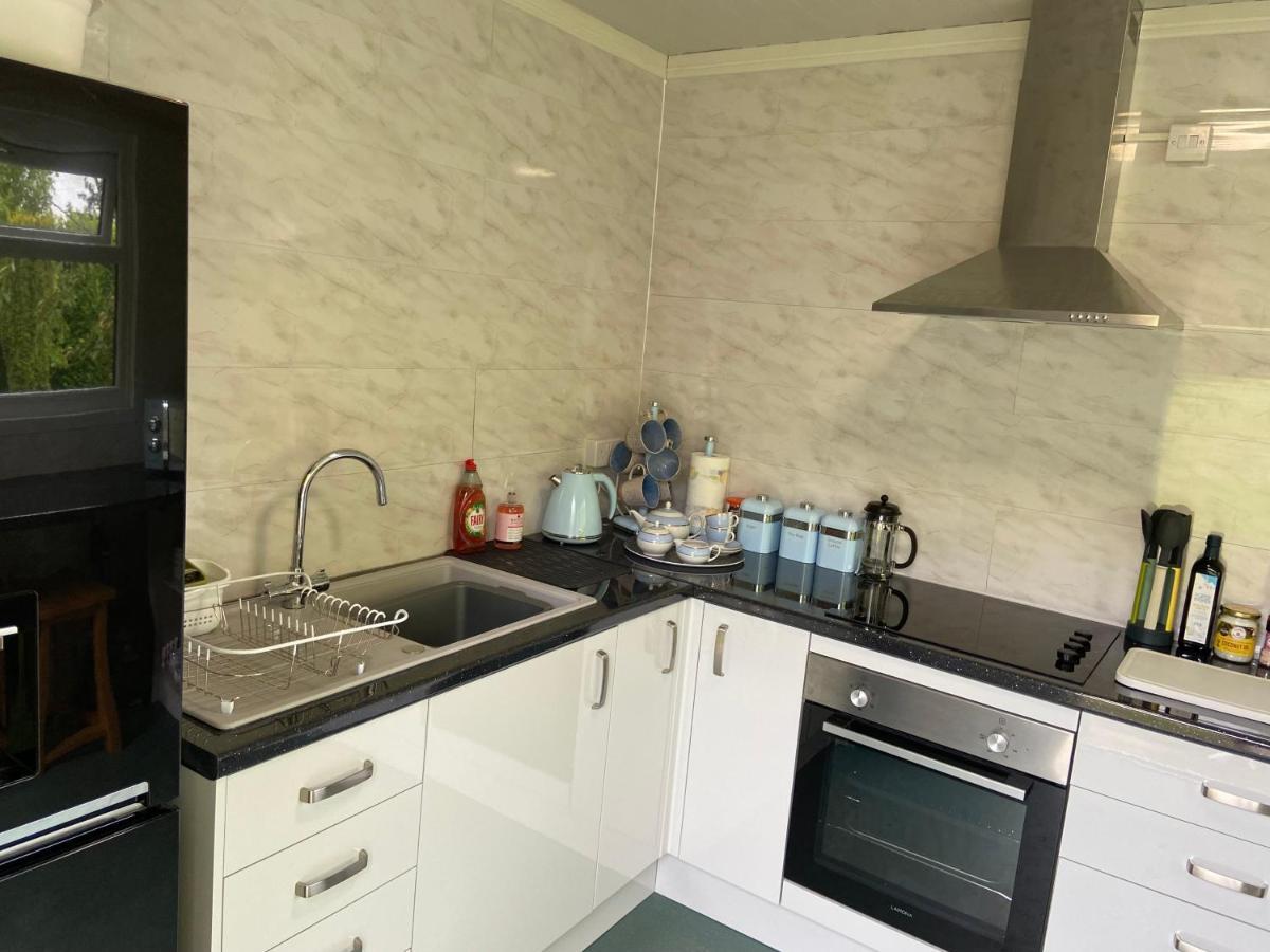 The Piggery Pod Hotel Sittingbourne Bagian luar foto
