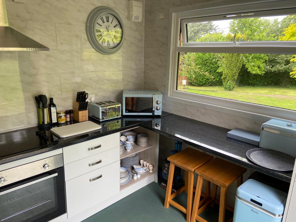 The Piggery Pod Hotel Sittingbourne Bagian luar foto