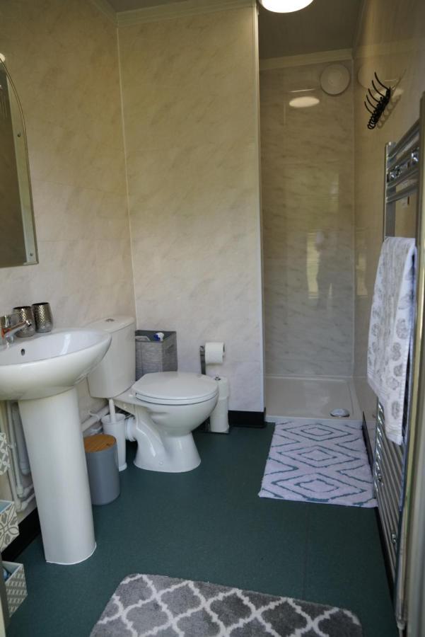 The Piggery Pod Hotel Sittingbourne Bagian luar foto